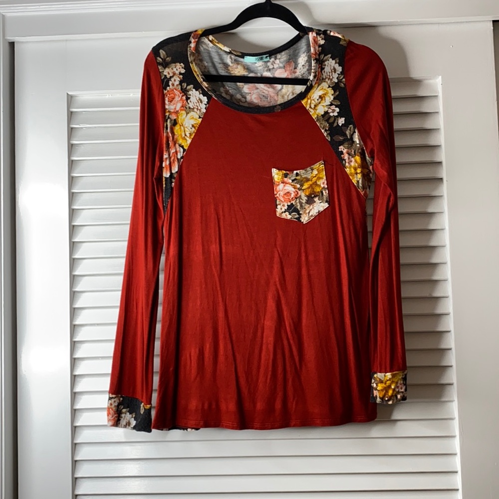 Long sleeve medium top